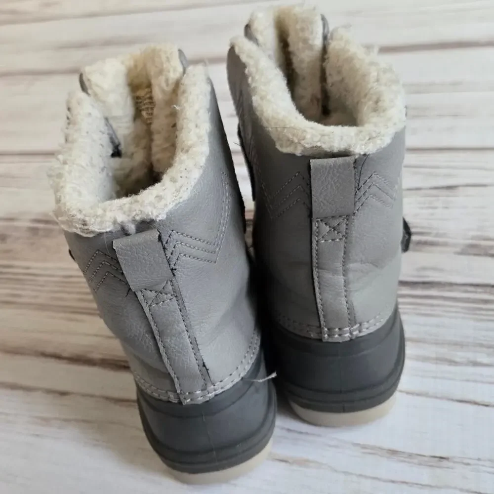 Cat and Jack Boys Gray Snowboots sz 11